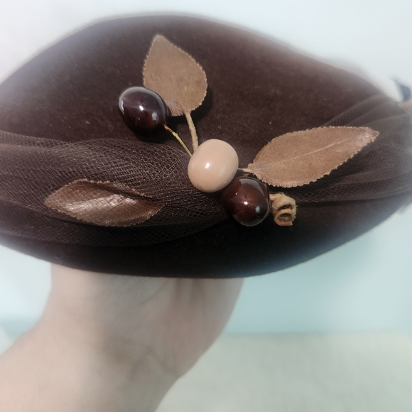 Vintage 1950s/1960s Brown Floral Bead Net Pillbox Hat. main image 5